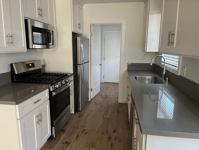 Building Photo - Beautiful Duplex Home near UC Davis Medical Center