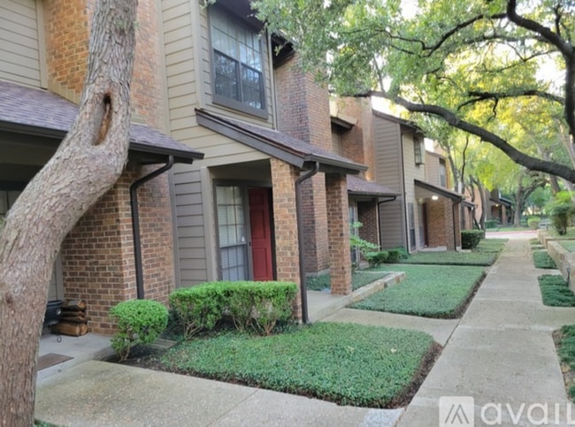 Building Photo - Room in Townhome on Royal Ln