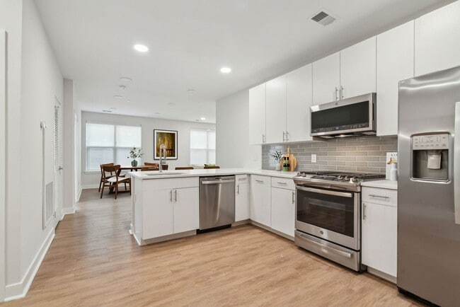 Building Photo - The Elm