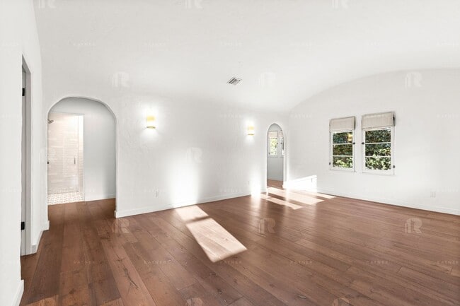 Building Photo - Newly REMODELED Mediterranean style 3 bed ...