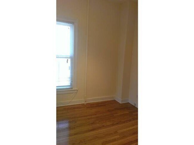 Foto del edificio - 145 Carpenter Ave