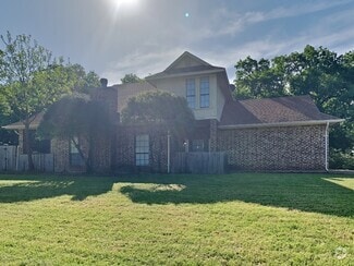 Building Photo - 104 NE Timber Ridge Dr