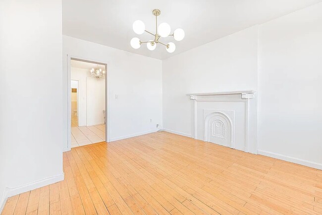 Building Photo - 242 Mulberry St