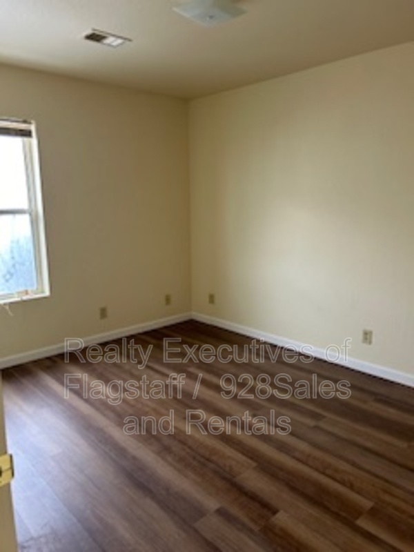 Building Photo - 2908 N Ellen St
