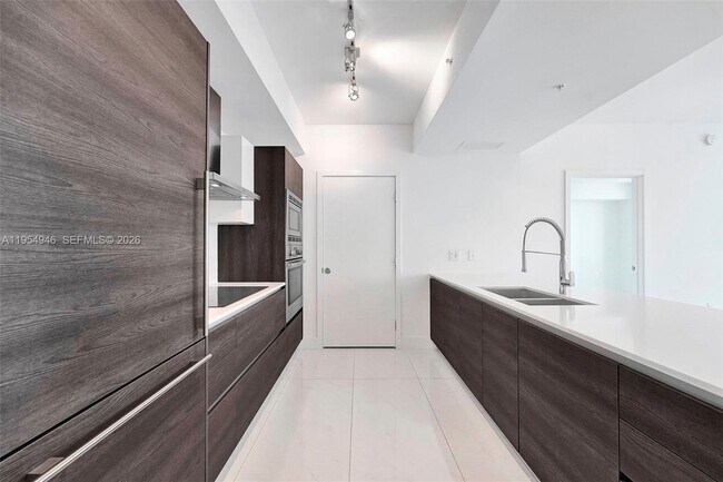 Building Photo - 301 Altara Ave