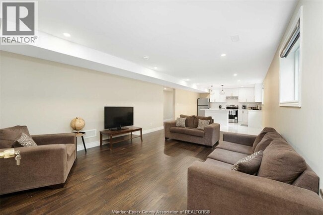 Building Photo - 522 Lesperance Rd