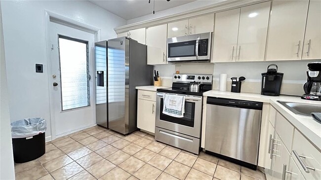 Building Photo - 4117 Bougainvilla Dr