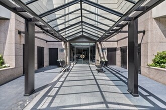 Building Photo - 1001 Pl. Mount Royal
