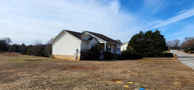 Building Photo - 1984 River Vista Cir