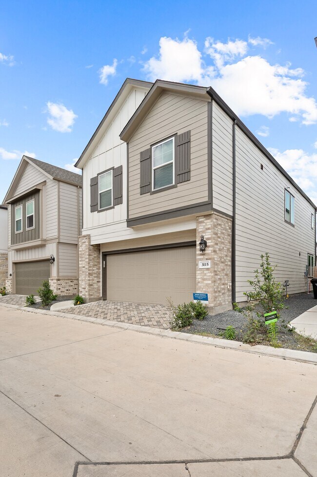 Foto del edificio - 3115 Skyrock Dr