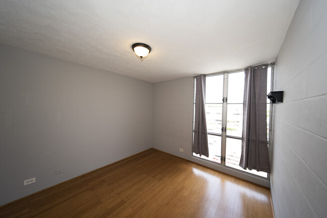 Building Photo - 1870 Lusitana St