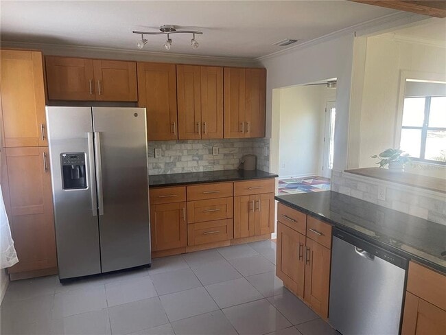 Building Photo - 6217 S Foster Ave