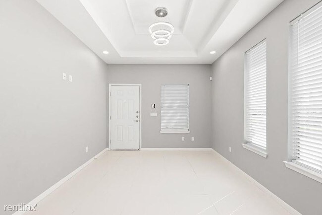 Building Photo - 3 br, 2 bath Apartment - 619 CATHEDRAL HILLS