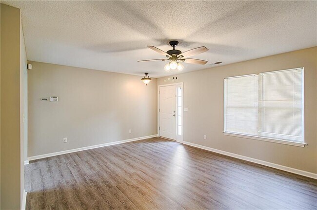 Foto del edificio - 2183 Serenity Dr NW