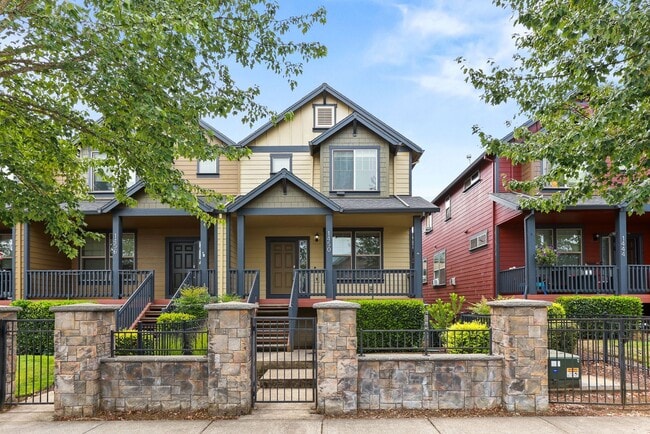 Building Photo - New Price!! Available NOW Hillsboro End Unit Townhome Minutes to Intel Jones Farm, Costco, Parks ...