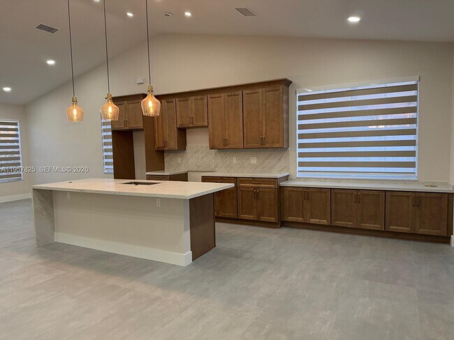 Foto del edificio - 755 Falling Water Rd