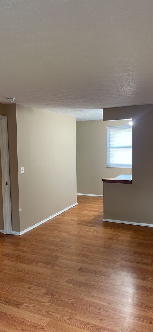 Foto del edificio - 5683 Crestview Dr