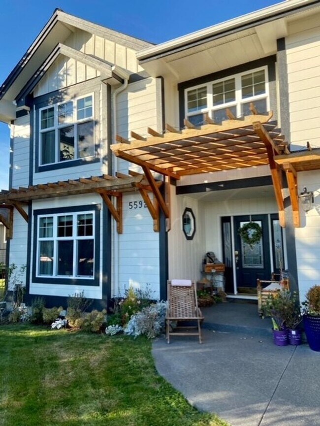 Foto del edificio - Charming 3 Bedroom, 2.5-bathroom home in B...