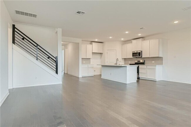 Building Photo - 120 Thurman Holt Rd