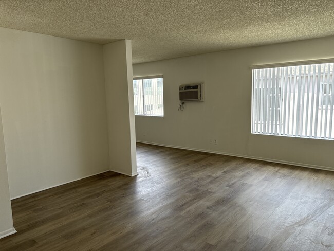 Building Photo - Eastborne III Apartments