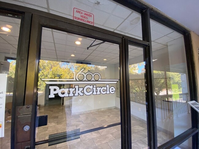 Foto del edificio - 1600 Park Cir