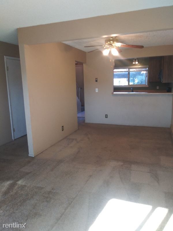 Building Photo - 2 br, 1.5 bath Townhome - 1572 Parkway Drive