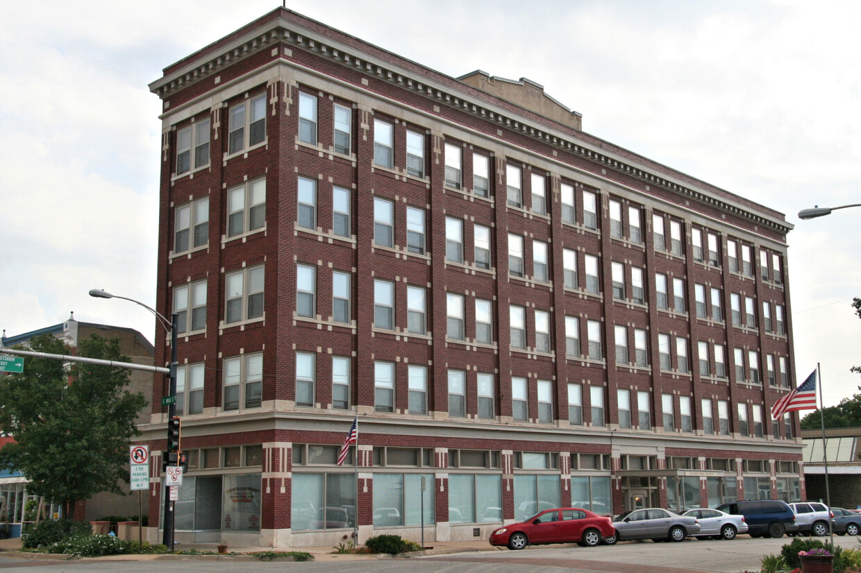 Primary Photo - Courthouse Square