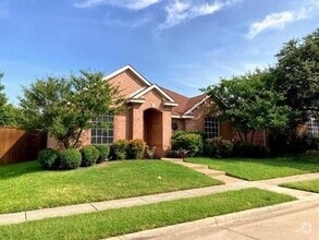 Building Photo - 4806 Redwood Dr