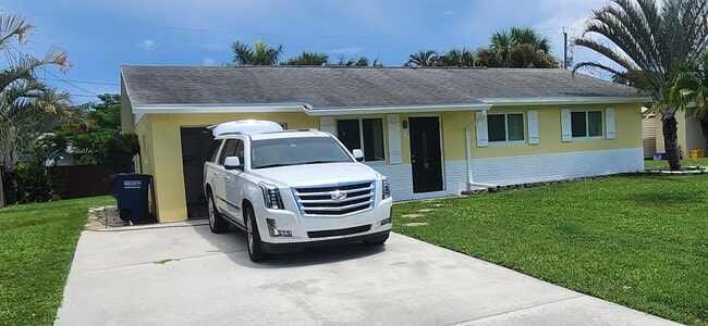 Building Photo - 513 Reo Dr