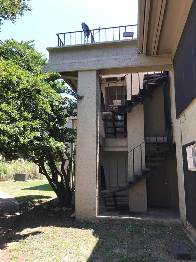 Foto del edificio - 5914 Lago Vista Way