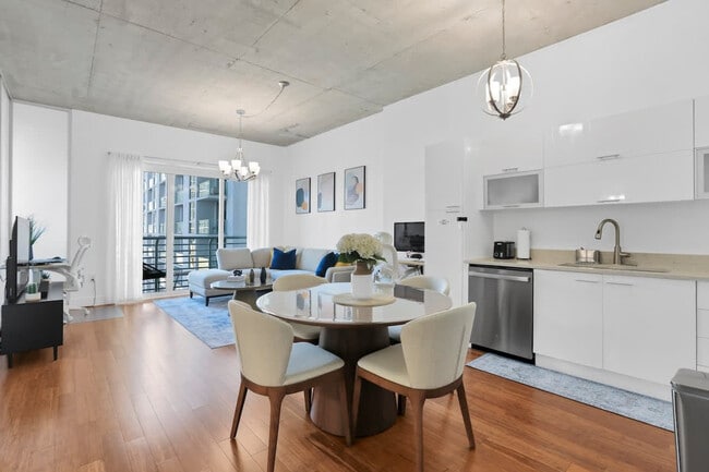 Building Photo - 137 NE 2nd Ave