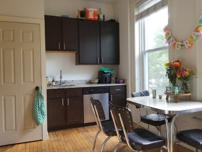 Foto del edificio - 2058 W Roscoe St