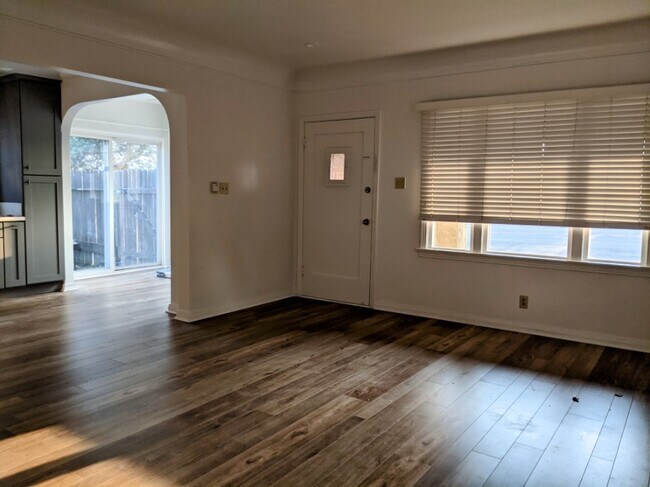 Front Door, Nook - 1614 Crenshaw Blvd