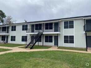 Building Photo - 102 Oakdale Ct