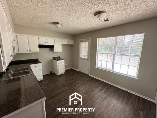 Building Photo - 4479 Shadow Creek St