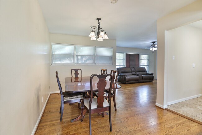 Foto del edificio - 1321 Thornton Rd