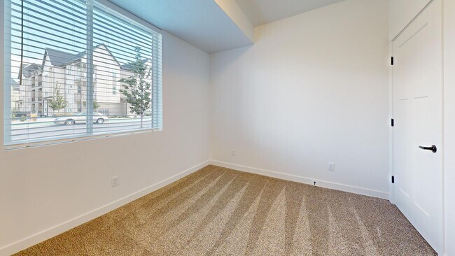 Building Photo - 1126 W 250 S