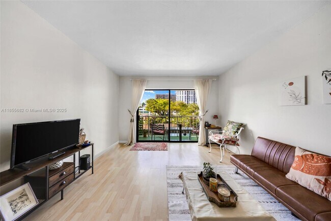 Foto del edificio - 1650 NE 115th St