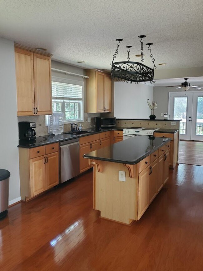 Building Photo - Fabulous Four Bedroom Colonial Home in Car...