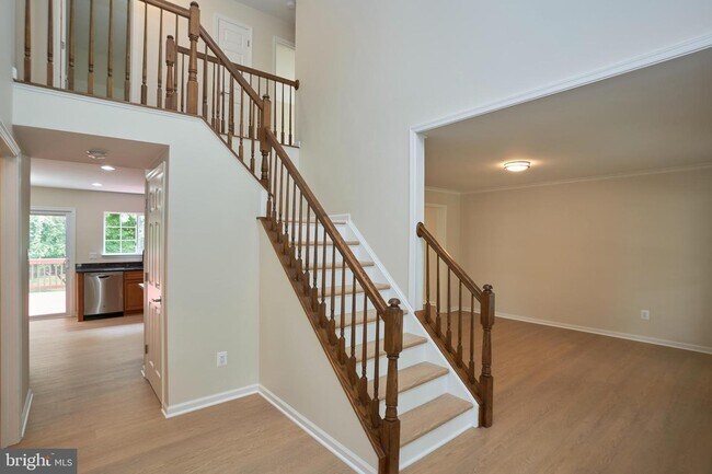 Building Photo - 9233 Matthew Dr