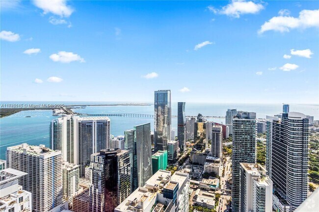 Building Photo - 1000 Brickell Plz