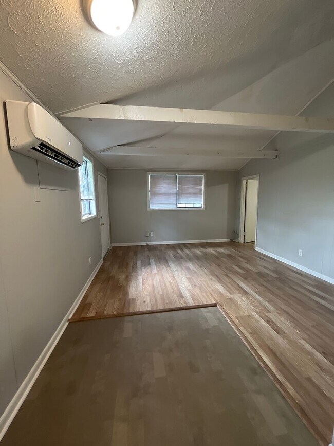 Foto del edificio - 2 Bedroom/1 Bath Duplex at 421 Cedar Valley Dr. Convenient to Nolensville Pike, shops and restaur...