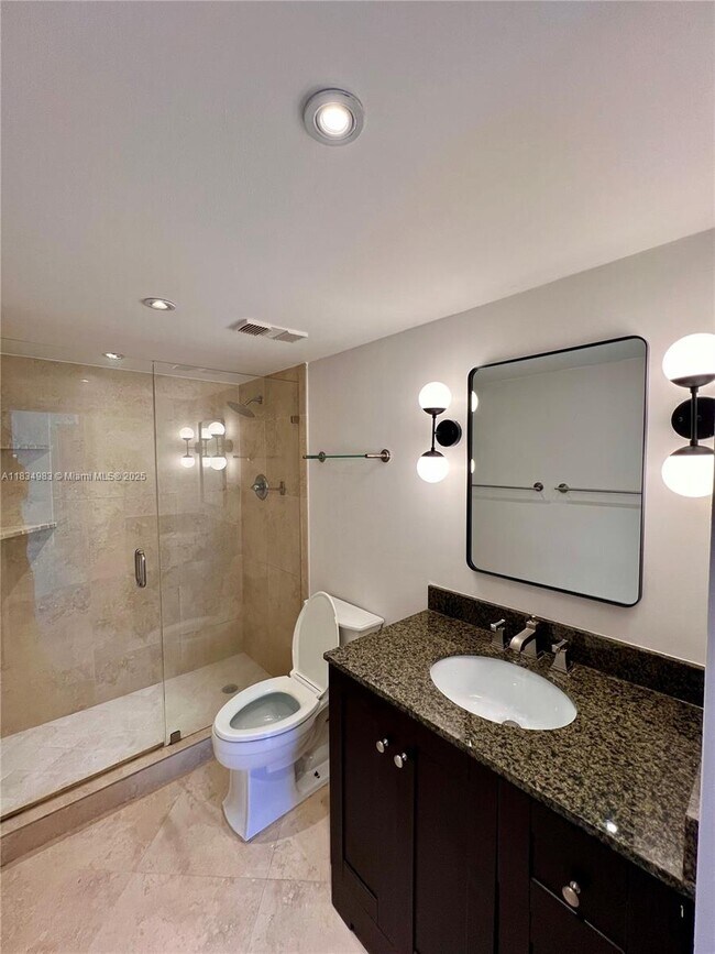 Foto del edificio - 17600 N Bay Rd