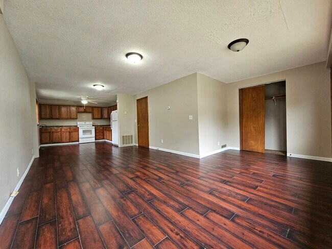 Foto del edificio - 107 W Park St