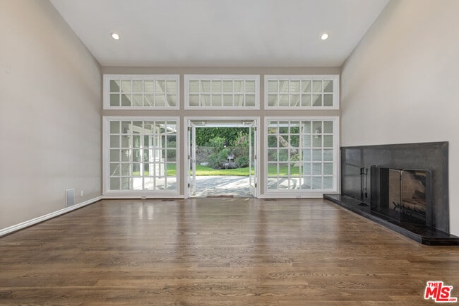 Foto del edificio - 1277 N Norman Pl