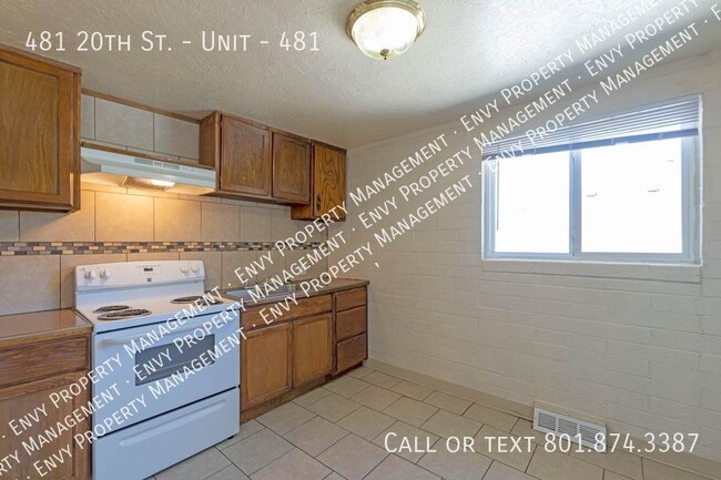 Building Photo - Beautiful Pet Friendly 2 Bed - 1 Bath Unit...