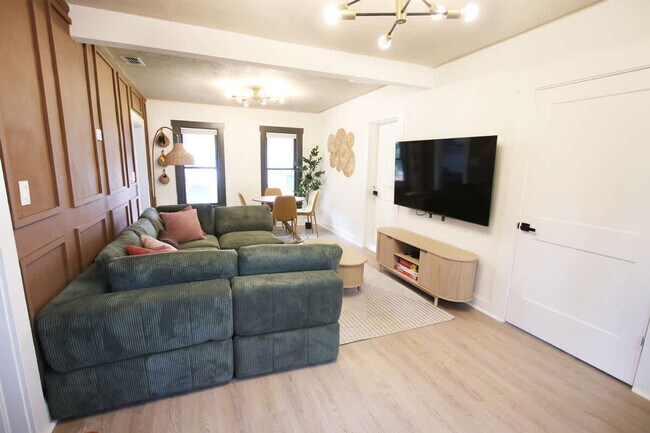 Foto del edificio - 102 W Emma St