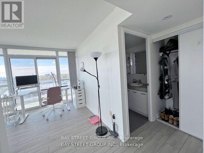 Photo du bâtiment - 33 Singer Ct