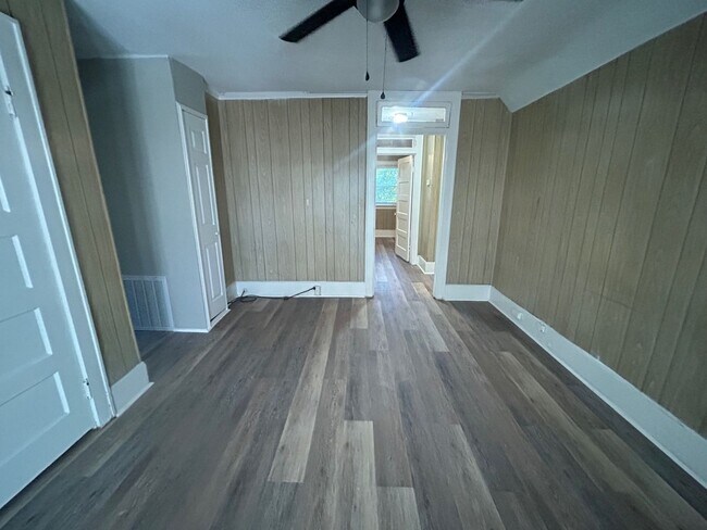 Foto del edificio - 712-716 Brandon Avenue B&amp;B General Bri...
