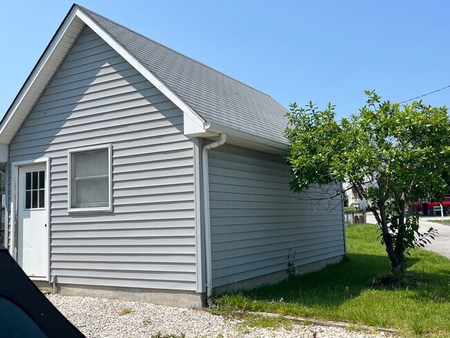 Foto del edificio - 2733 Holly Beach Rd